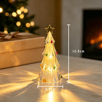 Beleuchtete Weihnachtsbaum-Dekoration mit warmem Licht