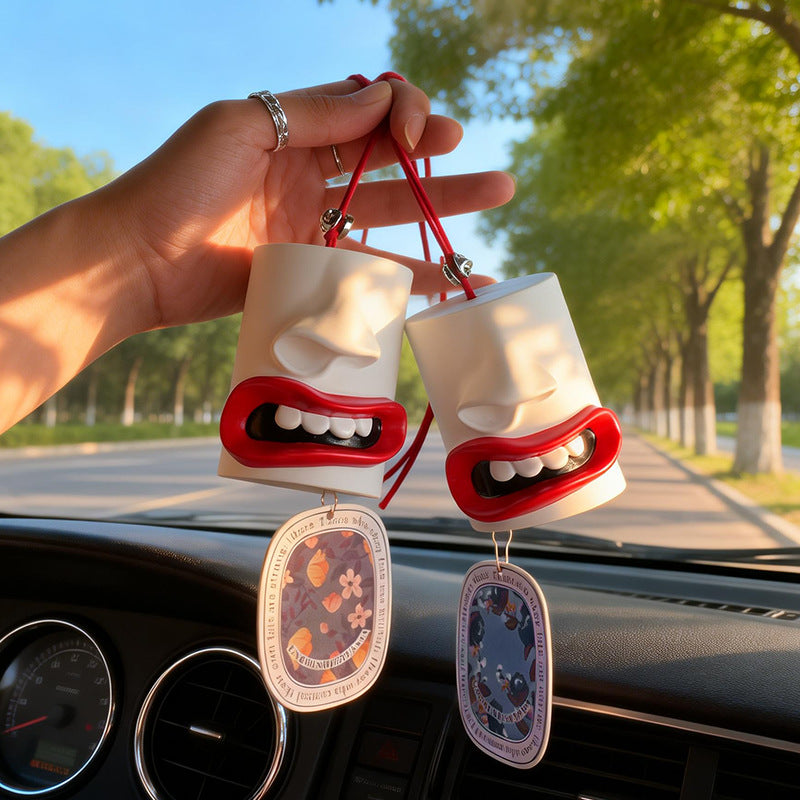 Auto-Duftanhänger mit abstraktem Lippen-Design
