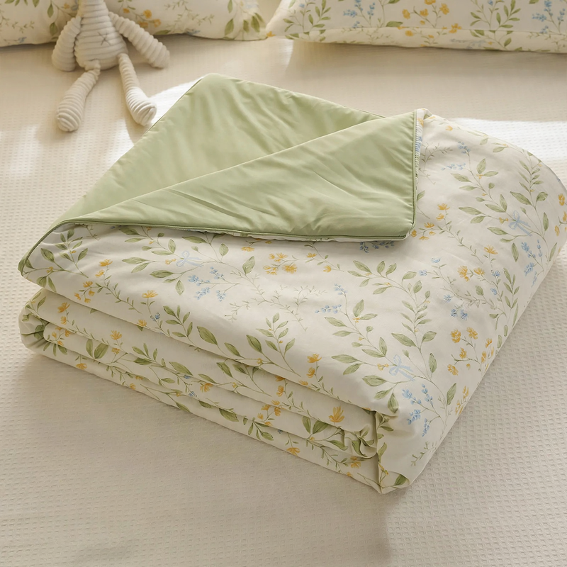 Sommerleichte Kühldecke mit Kühlfasern