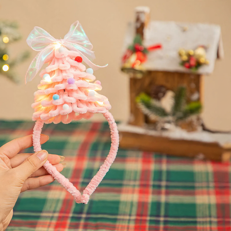 DIY Weihnachtsbaum-Tischdekoration aus Biegeplüsch