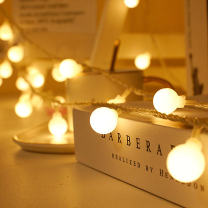LED-Lichterkette mit Kugeln und Sternen, batteriebetrieben