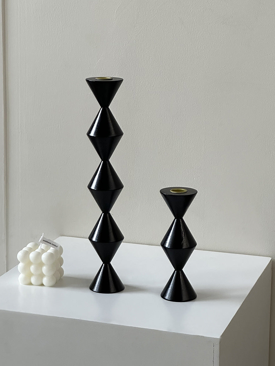Dekorativer Kerzenhalter aus Glas und Holz