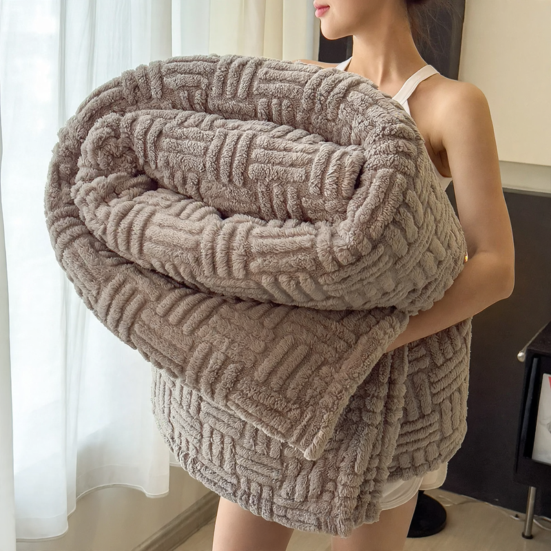 Doppellagige Jacquard-Kuscheldecke mit geometrischem Muster