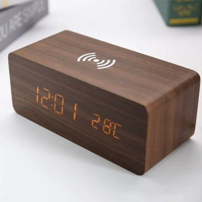 Holz-Digitalwecker mit kabelloser Ladefunktion für Smartphones