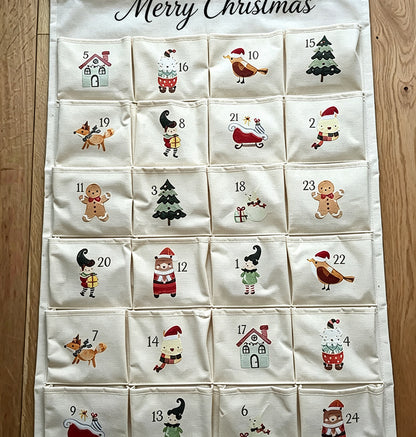 Weihnachts-Adventskalender aus Stoff zum Aufhängen
