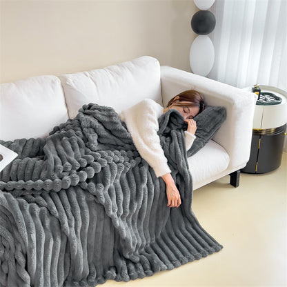 Wärmende Kuscheldecke in Kaninchenfell-Optik