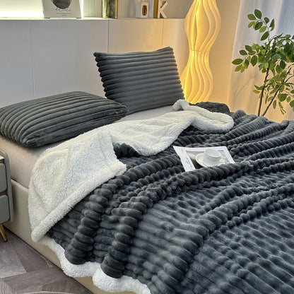 Doppellagige Flanell-Decke mit Streifenmuster