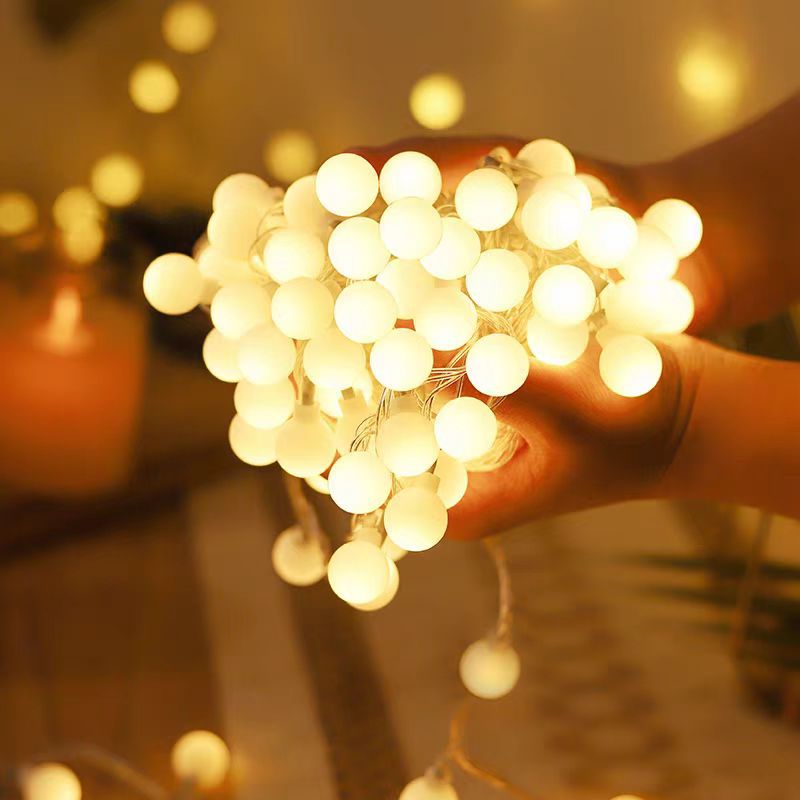 LED-Lichterkette mit Kugeln für stimmungsvolle Dekoration
