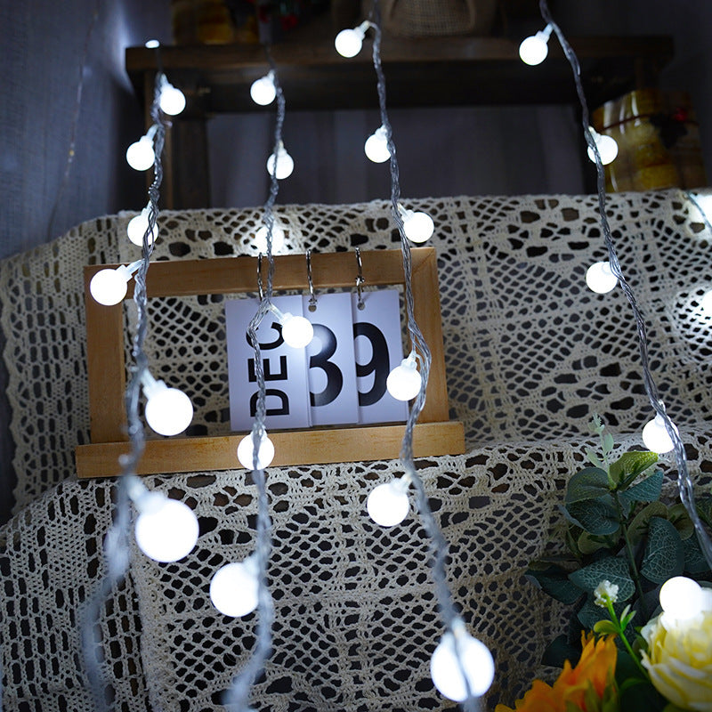 LED-Lichterkette mit Kugeln für Dekoration und Camping