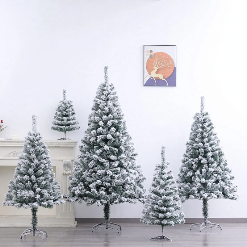 Künstlicher Weihnachtsbaum mit Beflockung