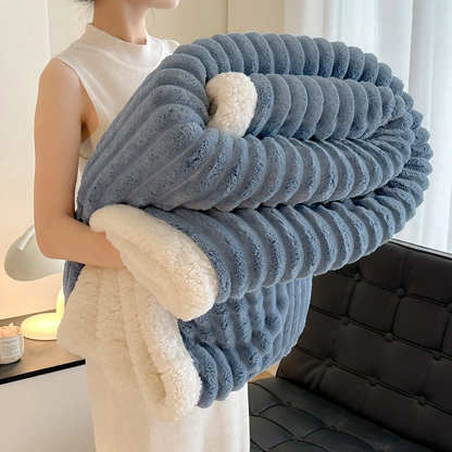 Doppellagige, gestreifte Lammfleece-Wohndecke