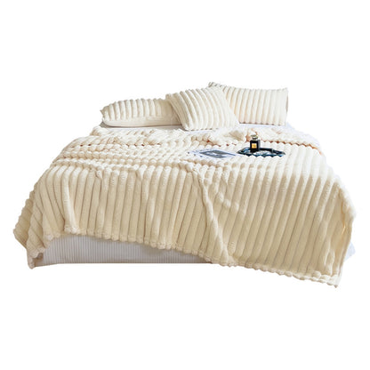 Wärmende Kuscheldecke in Kaninchenfell-Optik