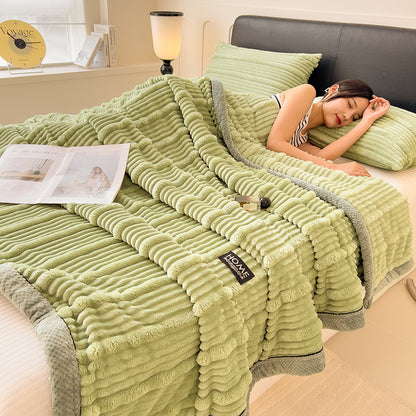 Hochwertige, gestreifte Korallenfleece-Decke