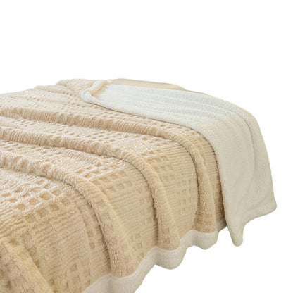 Vielseitige Korallenfleece-Decke mit Reliefmuster
