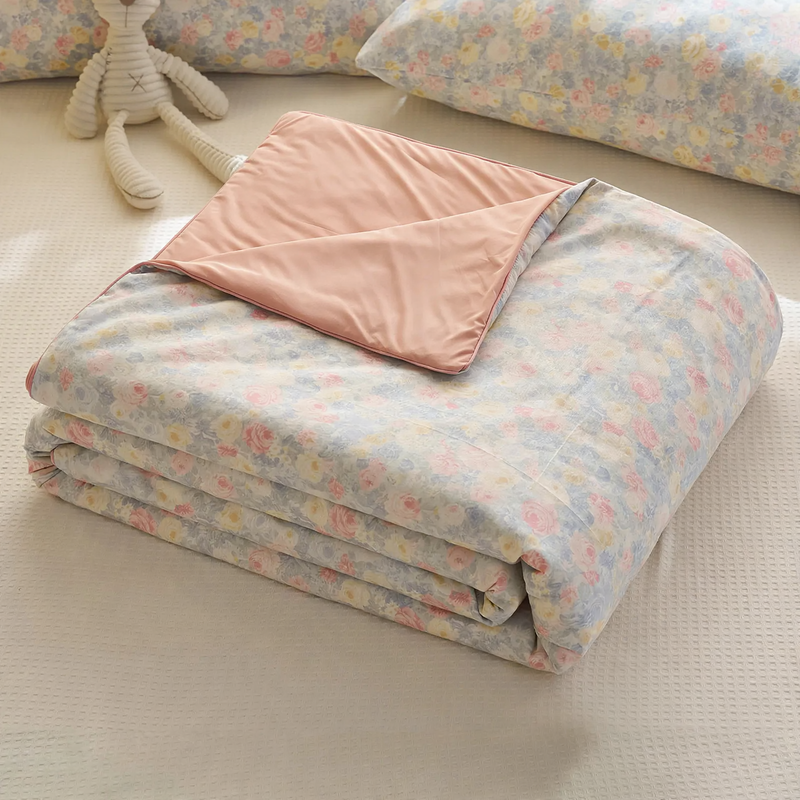 Sommerleichte Kühldecke mit Kühlfasern