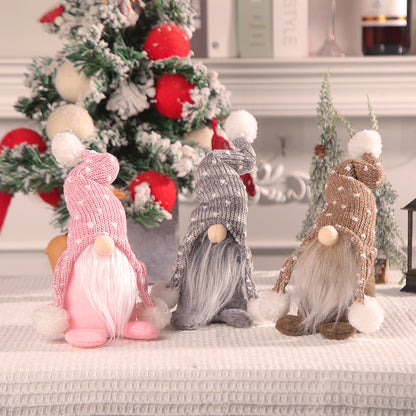 Weihnachts-Wichtel mit Strickmütze und Bommel