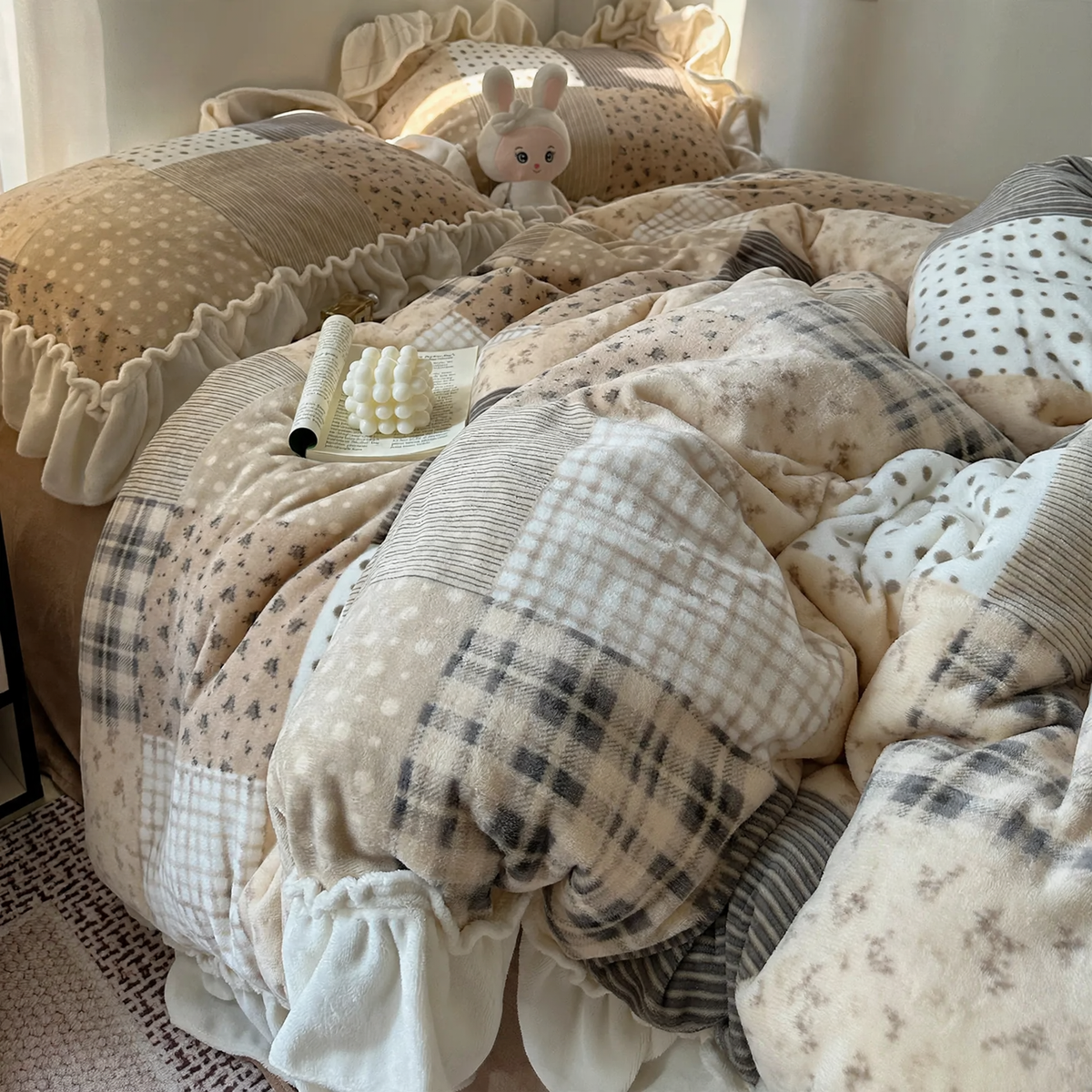 Verspieltes Bettwäsche-Set aus Milchfaser-Fleece mit Details