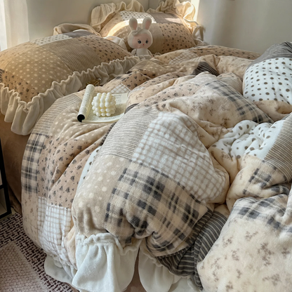 Verspieltes Bettwäsche-Set aus Milchfaser-Fleece mit Details