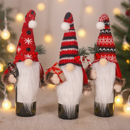 Dekorative Wichtelfigur mit weihnachtlichem Zubehör
