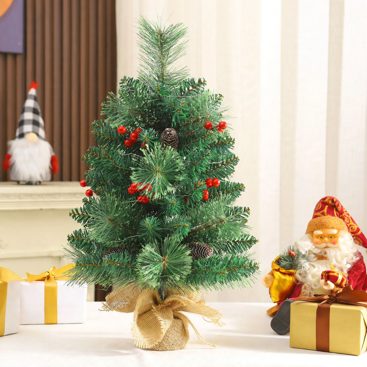 Mini-Weihnachtsbaum mit Tannenzapfen und Beeren