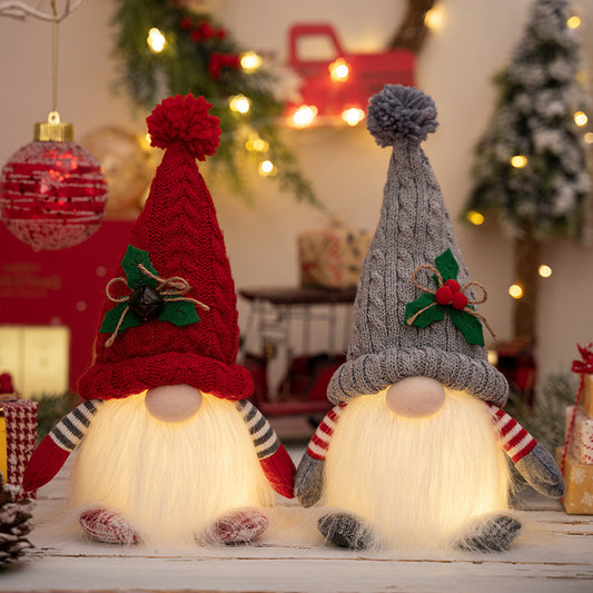 Beleuchtete Weihnachts-Zwergenfiguren mit Strickmütze