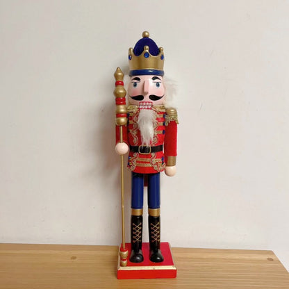 Nussknacker-Figur aus Holz mit Umhang, 38 cm