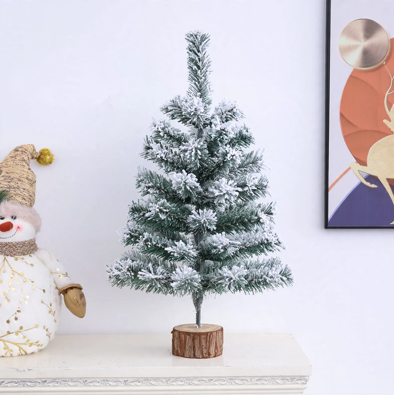 Künstlicher Weihnachtsbaum mit Beflockung