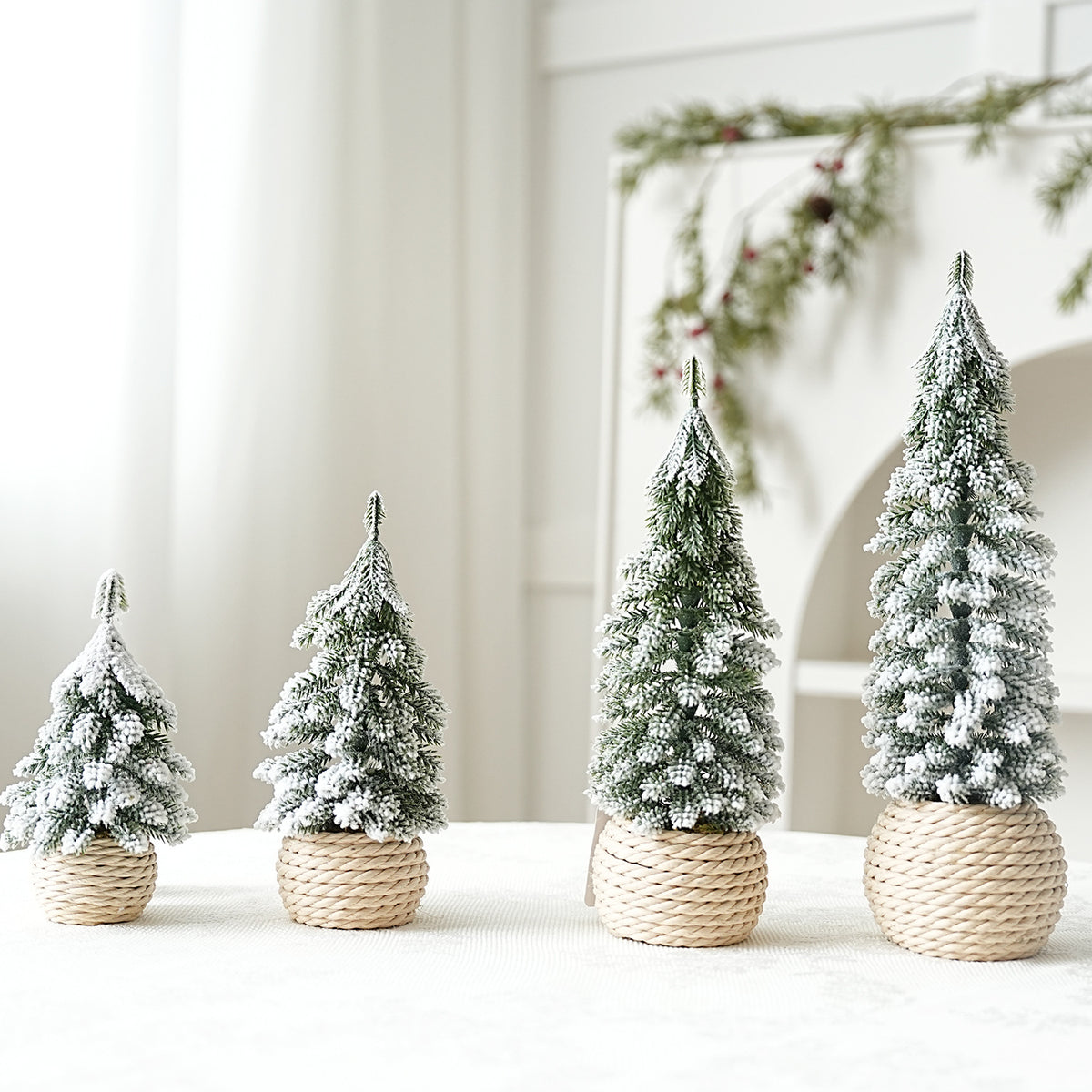 Mini-Weihnachtsbaum mit Beflockung, PE, Tischdekoration