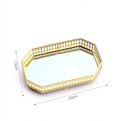 Geometrisches Spiegeltablett mit goldenem Griff