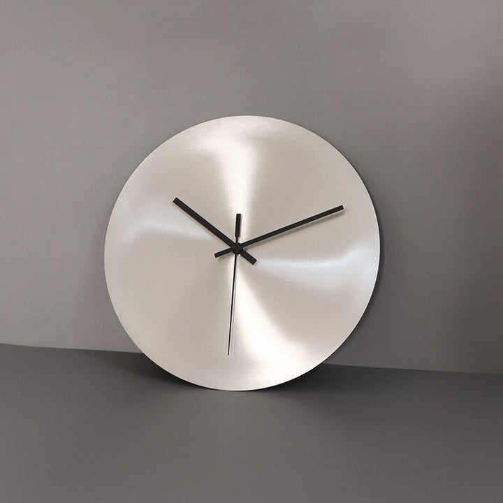 TijdStaal Wanduhr – Moderne Edelstahl Uhr mit schlankem Design und großen Zahlen | Brehn