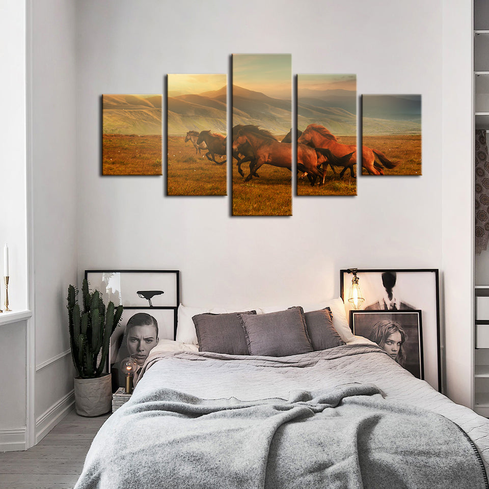 5-teilige Laufende Pferde mit schönem Landschaft - Leinwand Wandkunst Malerei