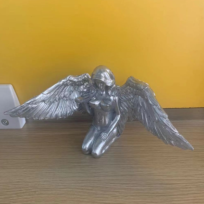 Brehn | Art Angel Weiblich Frau Flügel Knien Umhang Hut