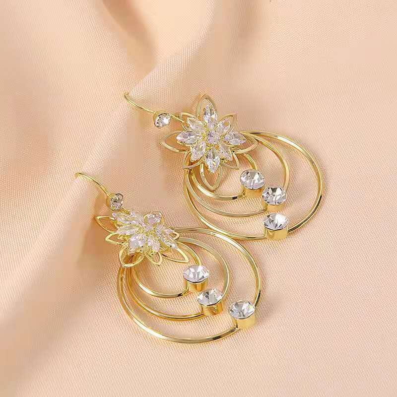 Crystal Lotus Drei Hoop Ohrringe | Brehn