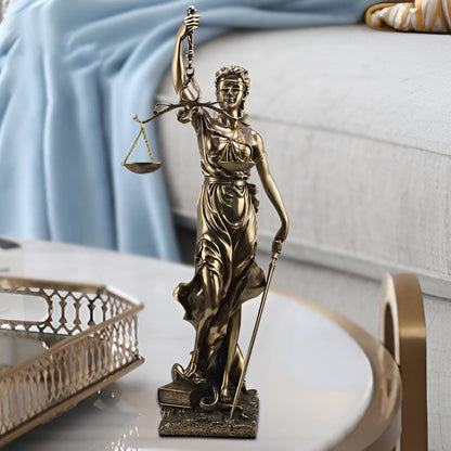 Standbild von Godin von der Gerechtigkeit – Eine elegante dekorative Skulptur von Justitia