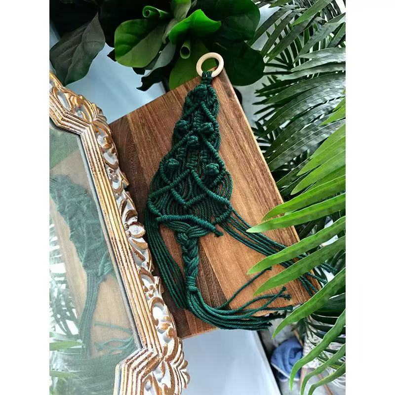 Handgefertir Weihnachtsbaum-Wandbehang aus Baumwollseil