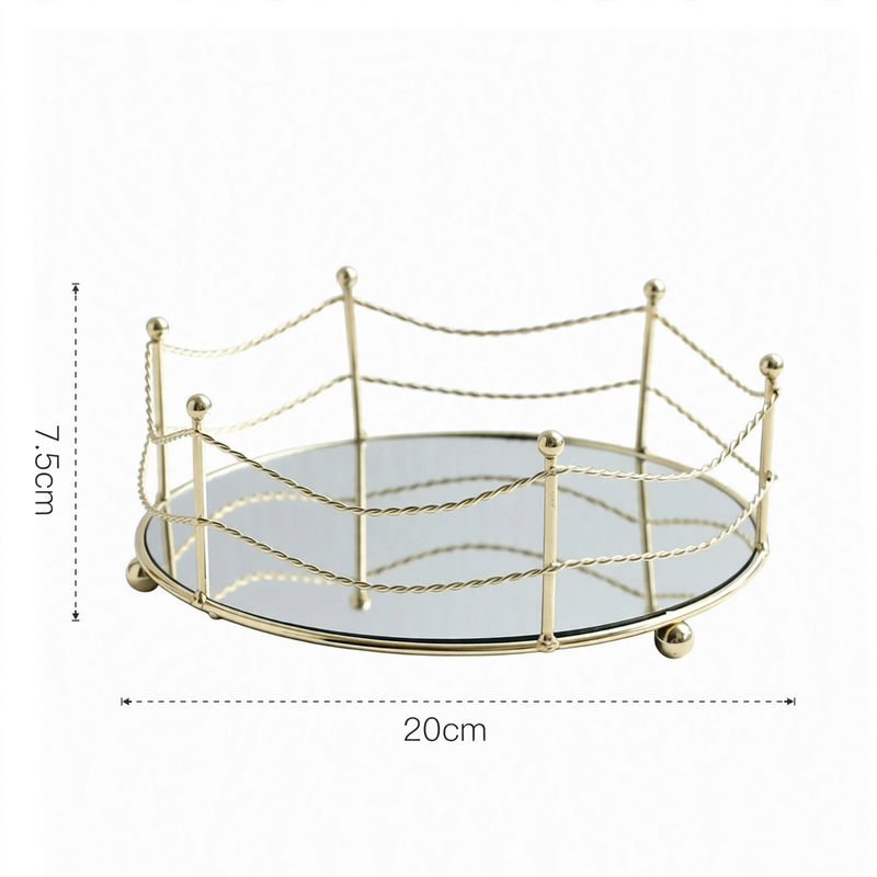 Geometrisches Spiegeltablett mit goldenem Griff