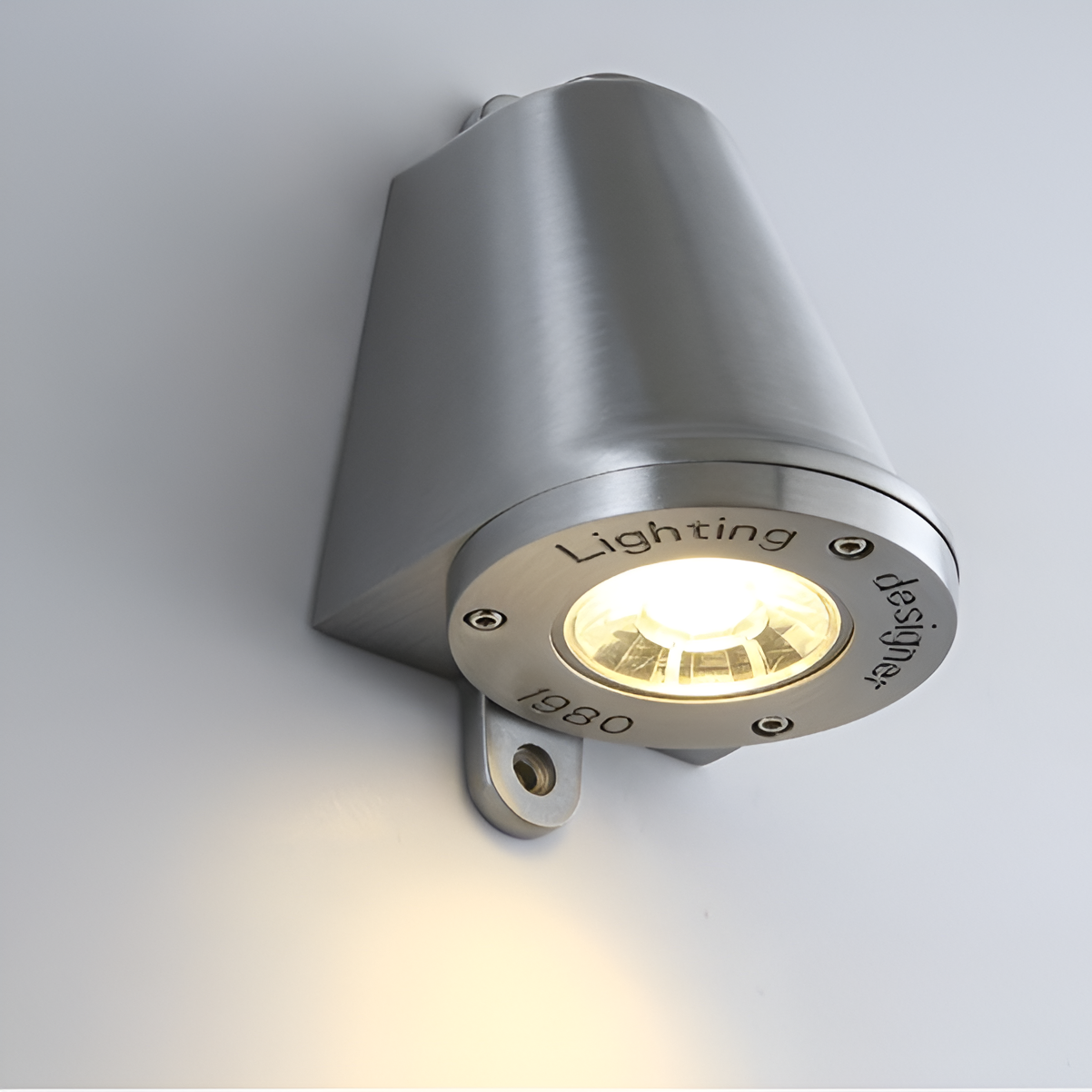 Brehn | Minimalistische LED Außenwandleuchte