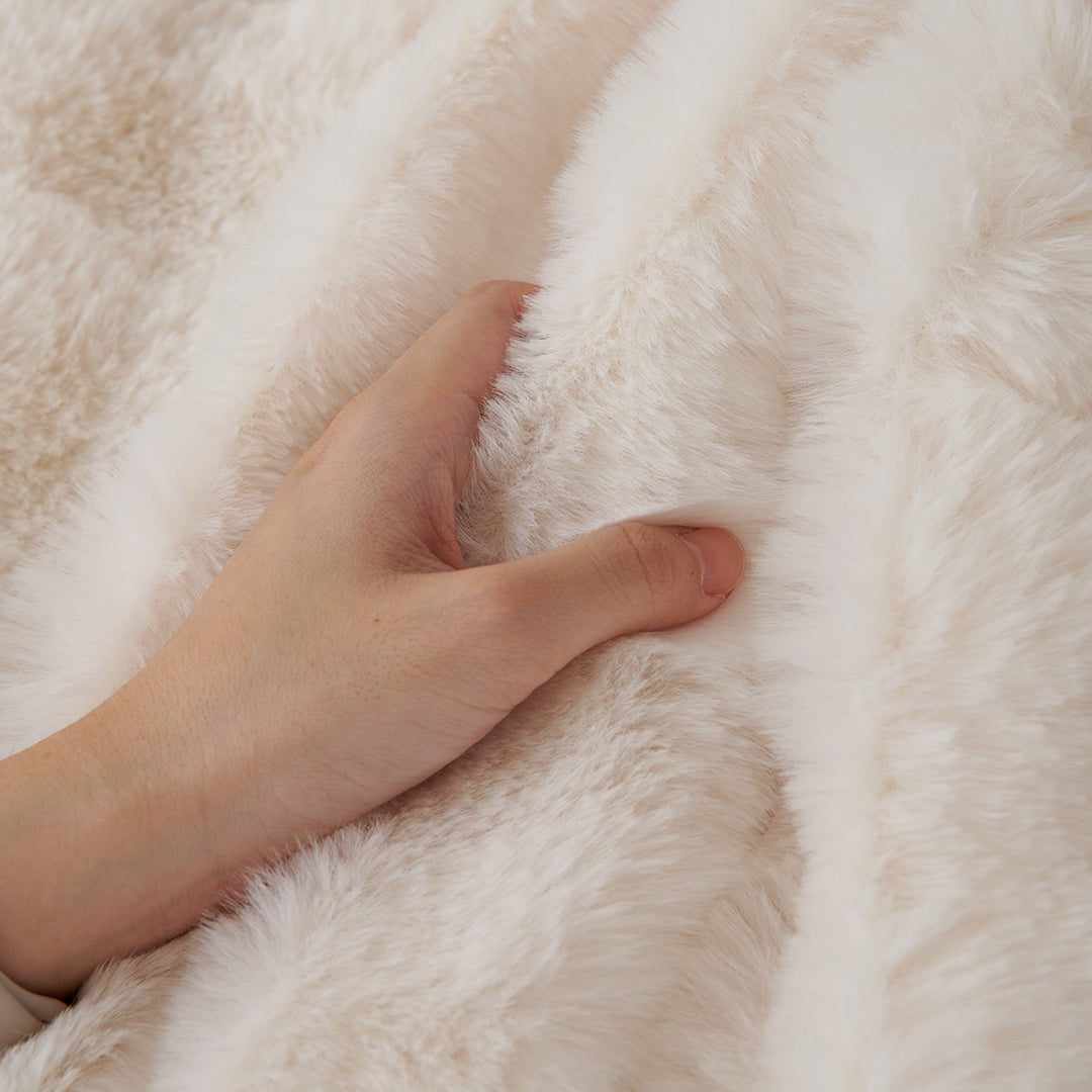 Luxe Ripple Faux Fur Sofa Cover - Modern, Stylisch & Langlebig Sofa Schutz | Brehn