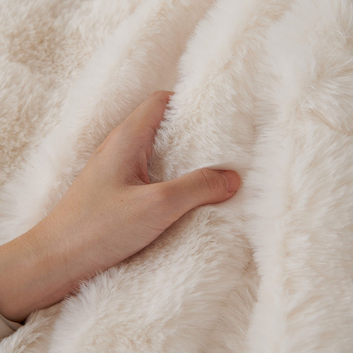 Luxe Ripple Faux Fur Sofa Cover - Modern, Stylisch & Langlebig Sofa Schutz | Brehn