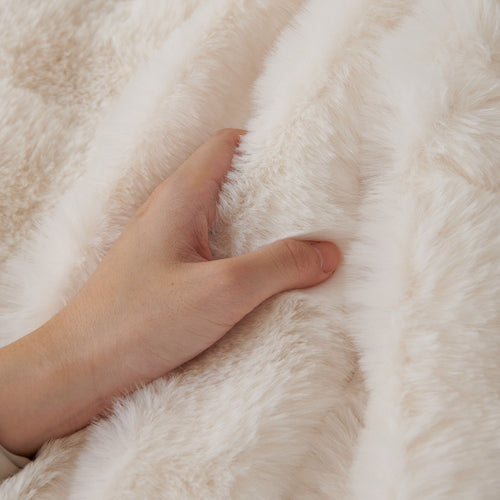 Luxe Ripple Faux Fur Sofa Cover - Modern, Stylisch & Langlebig Sofa Schutz | Brehn