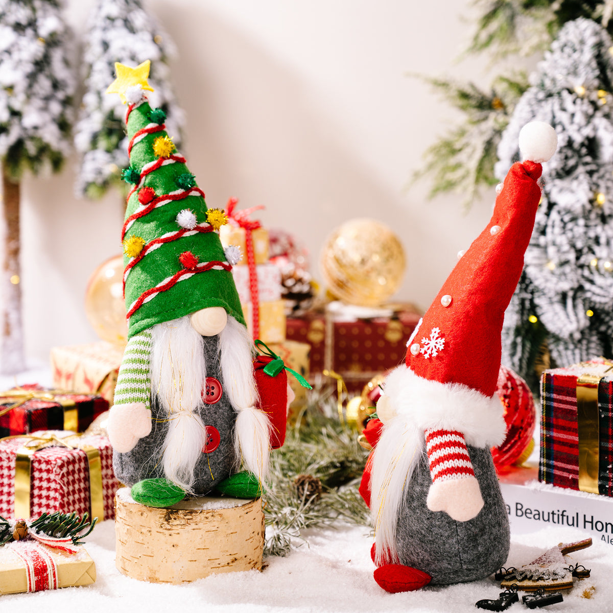 Weihnachts-Wichtel mit Geschenk, 30 cm