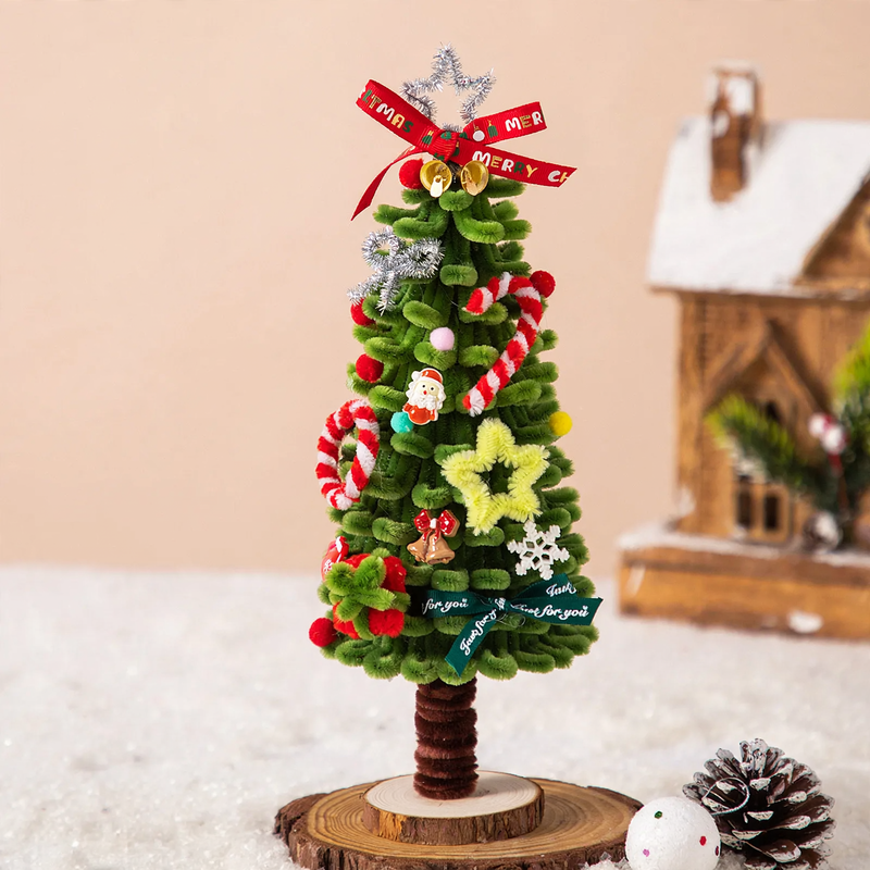 DIY Weihnachtsbaum-Tischdekoration aus Biegeplüsch