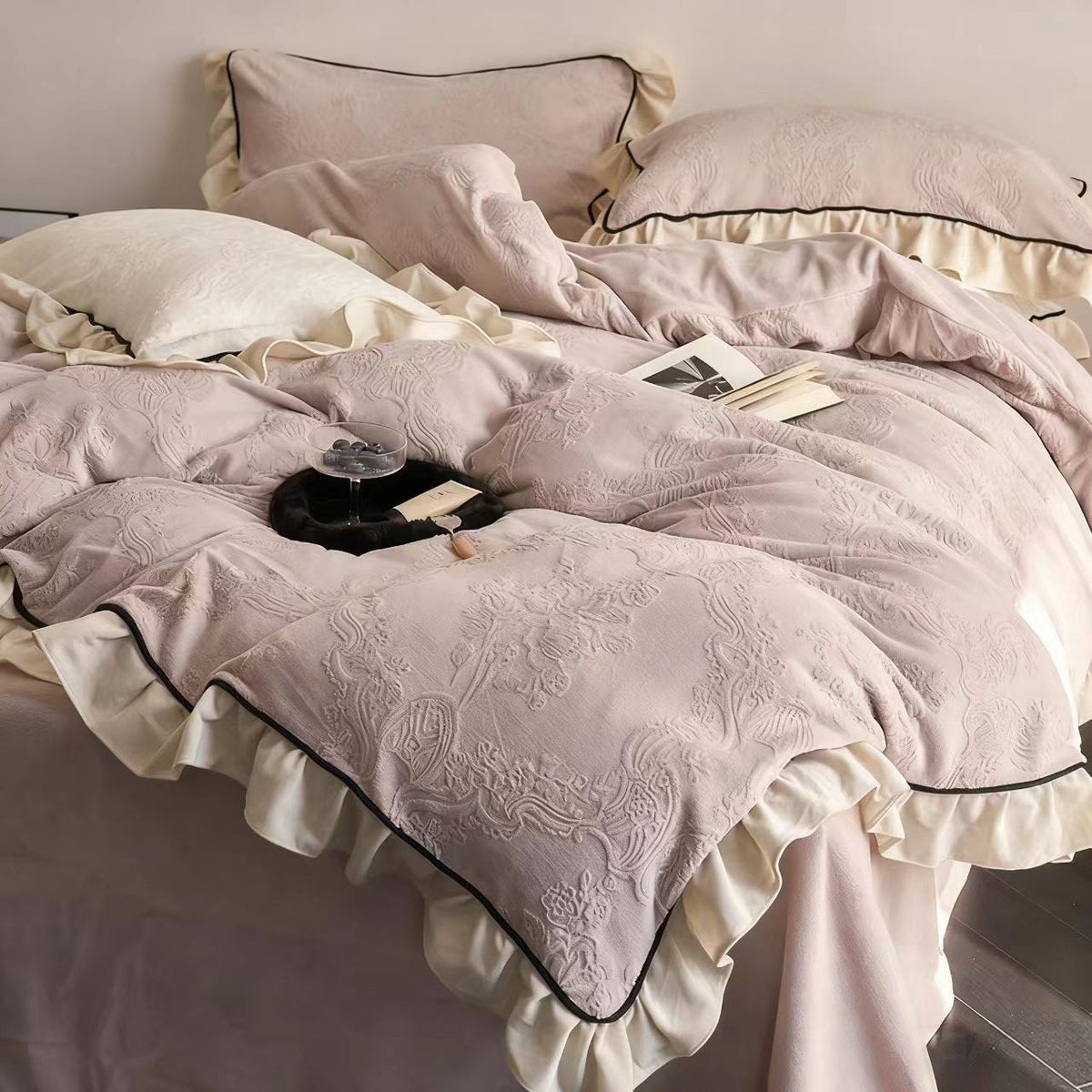 Luxuriöses Milchfaser-Fleece Bettwäsche-Set mit Rüschen