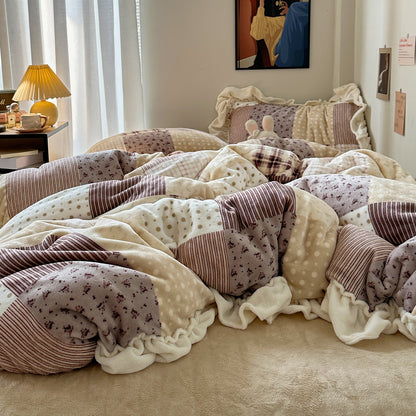 Verspieltes Bettwäsche-Set aus Milchfaser-Fleece mit Details