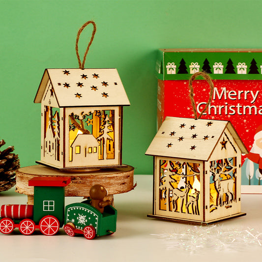 Beleuchtetes Holzhaus für die Weihnachtszeit