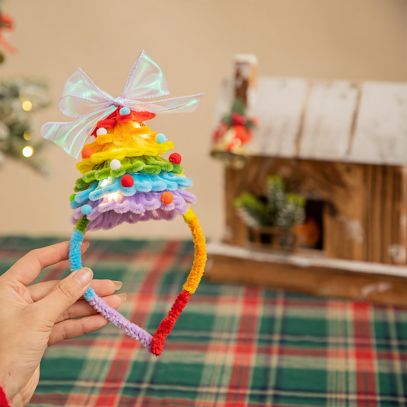 DIY Weihnachtsbaum-Tischdekoration aus Biegeplüsch