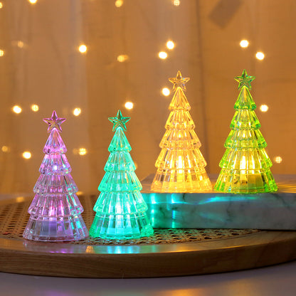 Beleuchteter Mini-Weihnachtsbaum als Tischdekoration