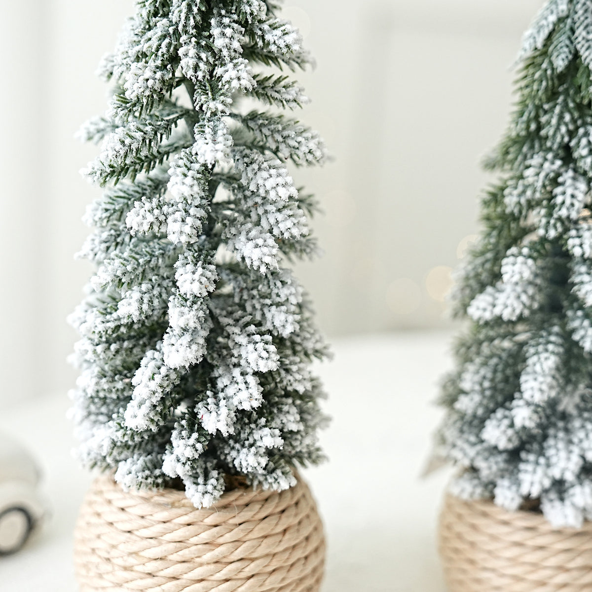 Mini-Weihnachtsbaum mit Beflockung, PE, Tischdekoration