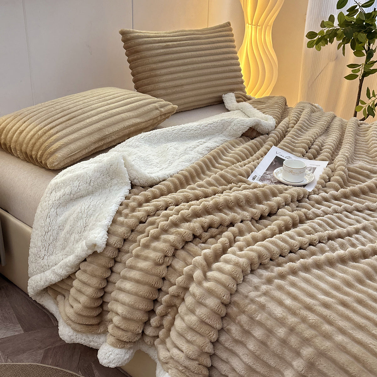 Doppellagige Flanell-Decke mit Streifenmuster