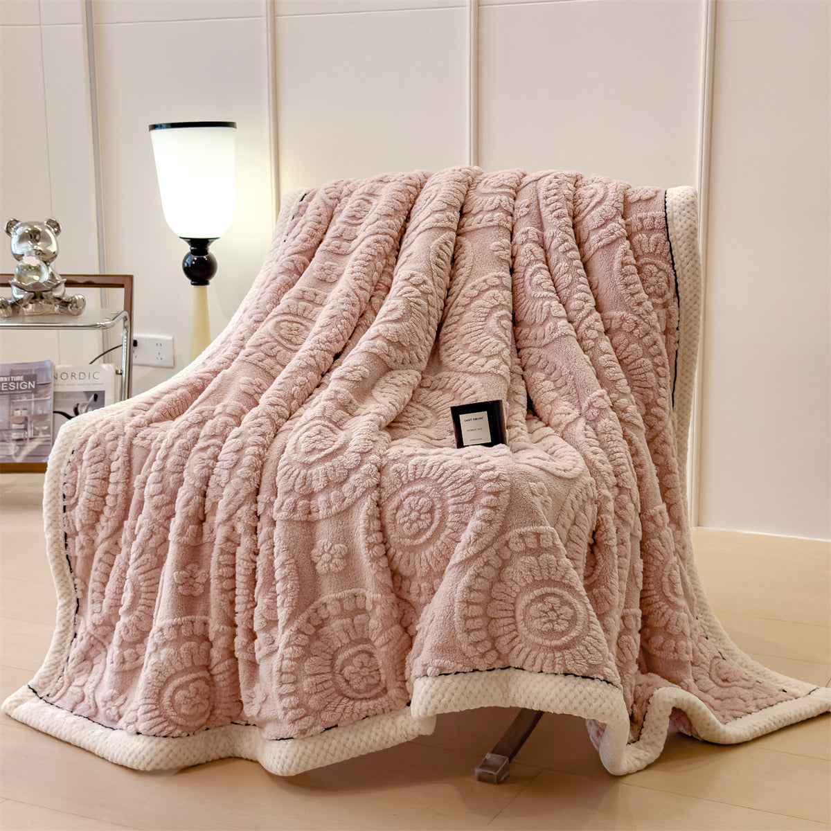 Weiche Korallenfleece-Decke mit Blumenmuster